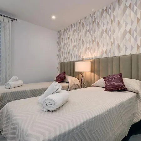 Brand New, Luxurious Ground Floor In Mirador De Hills Apartment *